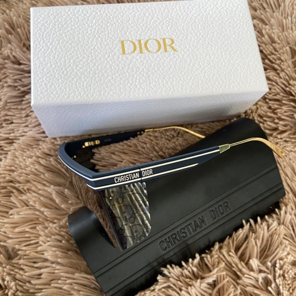 Authentic Dior Shield Sunglasses - Picture 5 of 7